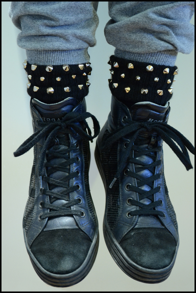 Tweedot blog magazine - Alto Milano calze con borchie e sneakers Hogan ai 2013