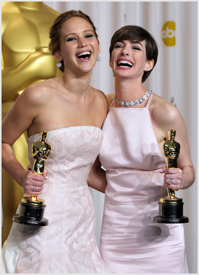 Tweedot blog magazine - Oscar 2013 Jenn and Anne Hathaway