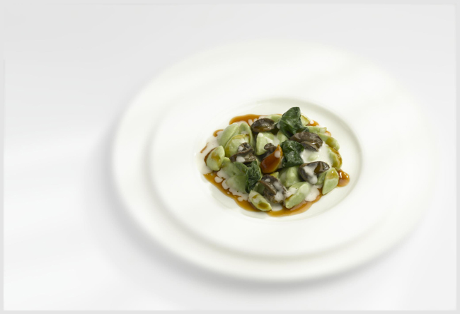 Tweedot blog magazine - Piccoli gnocchi verdi, lumache e spicchio d'aglio caramellato. Ricetta dello Chef Davide Oldani